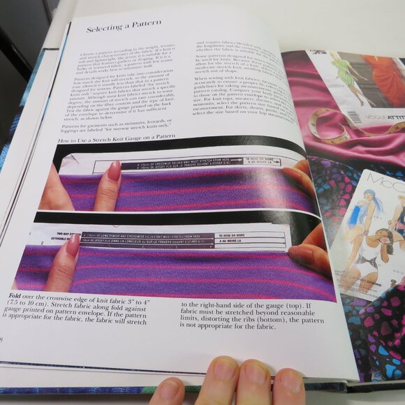 SINGER Sewing with Knits Hardback 11x8.5" (has handwritten notes) 125pgs - Picture 4 of 16